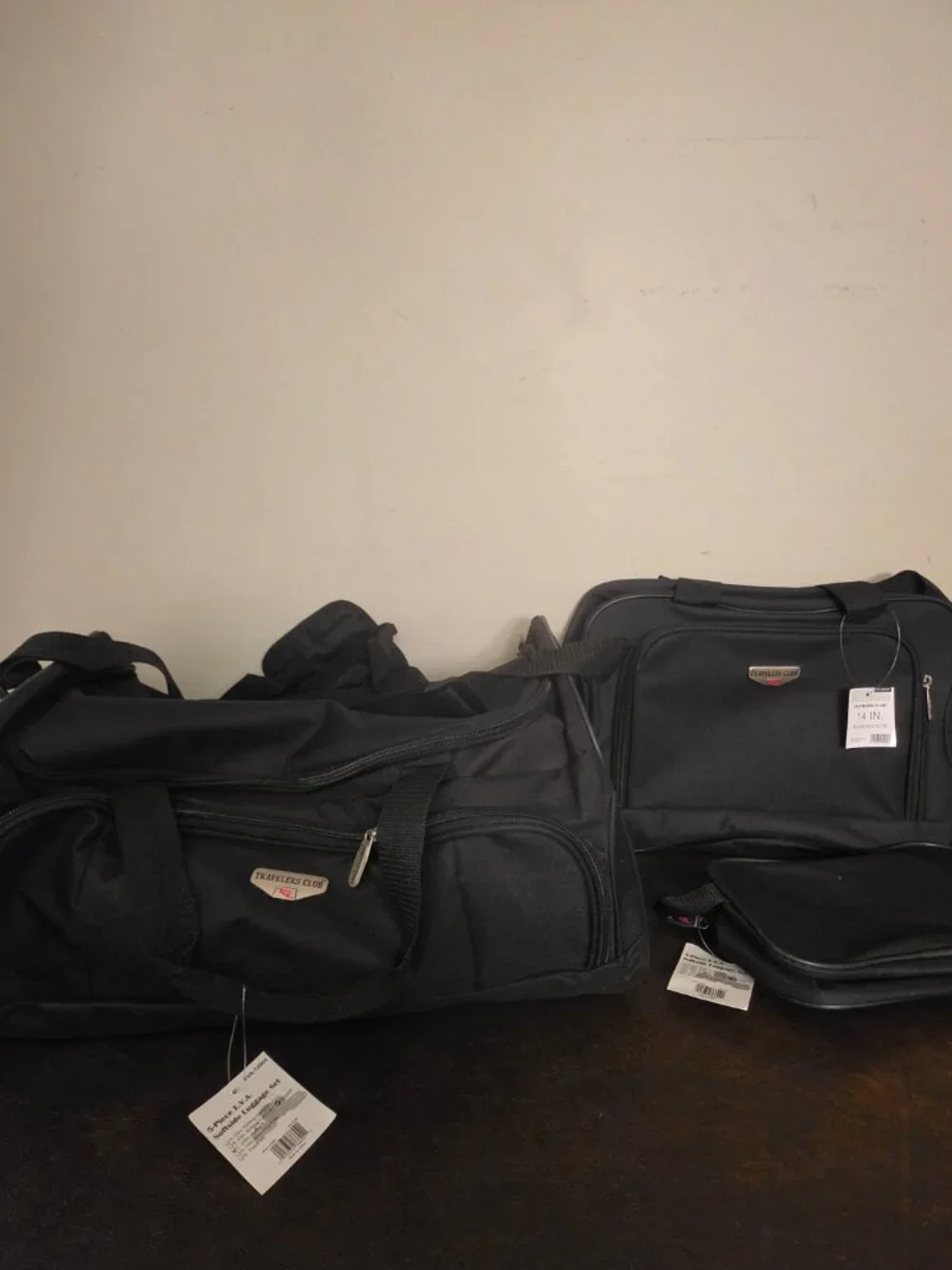 The 5 Piece Travelers Club EVA12905 Luggage Set - Brand New